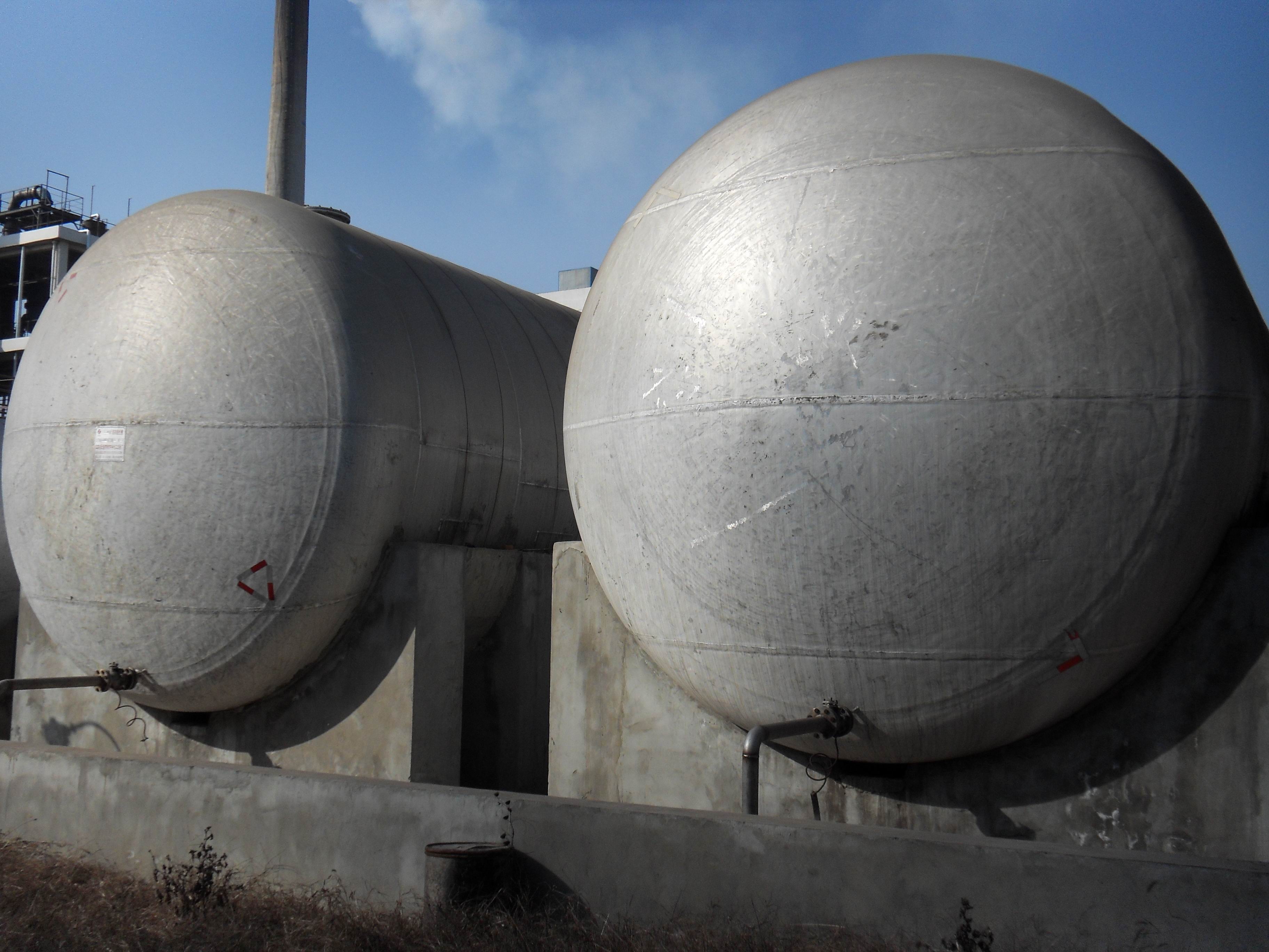 八一(yi)化工360立(li)方硝酸(suan)儲罐