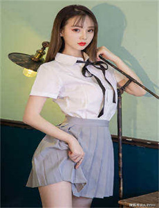 贝拉卢娜-少妇厨房出轨激情做爰